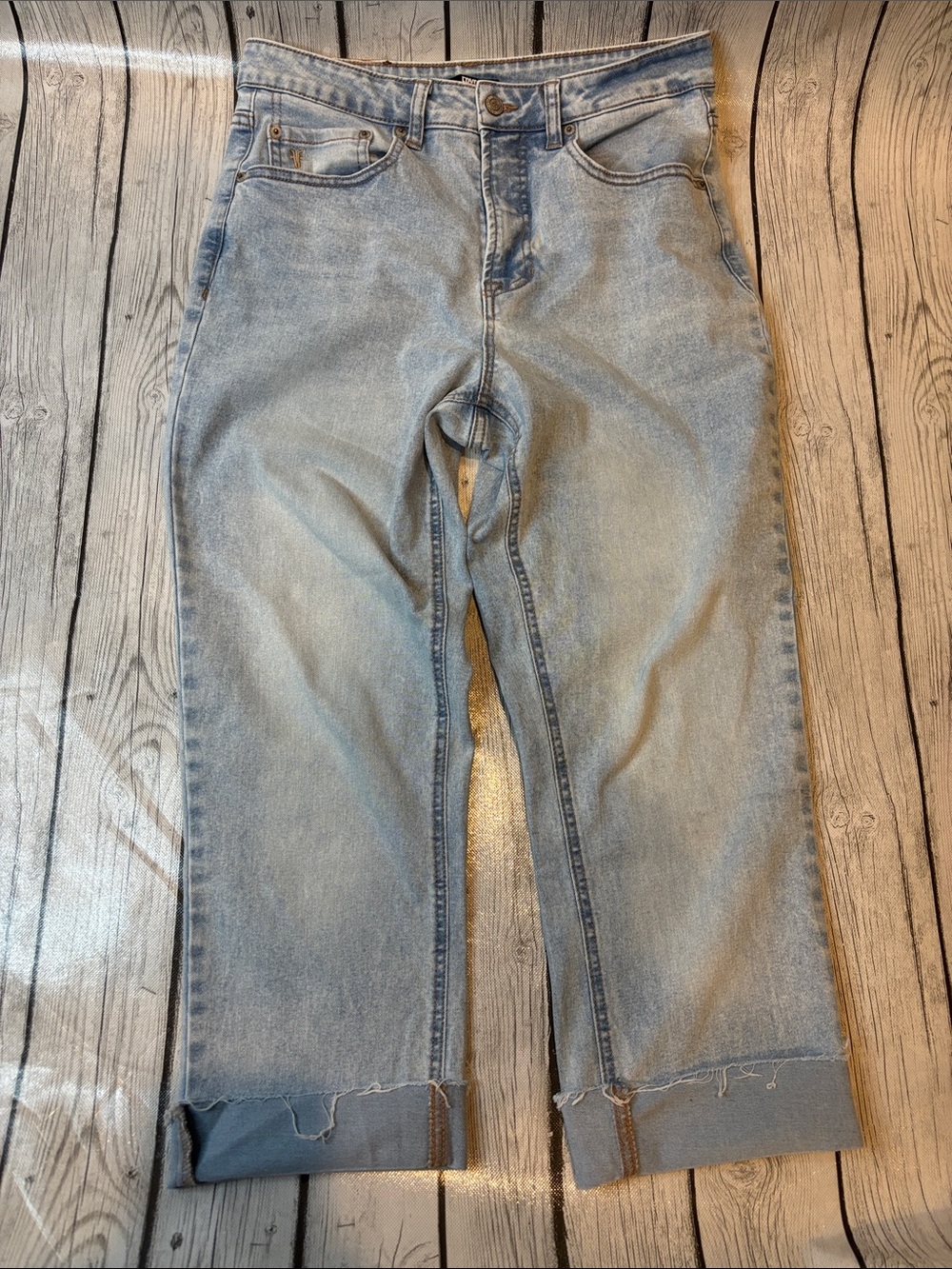Frye Light Blue Cropped Straight-Leg Jeans size 28/6